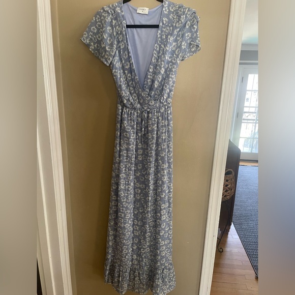 Everly Dresses & Skirts - Everly maxi ruffle hemmed dress